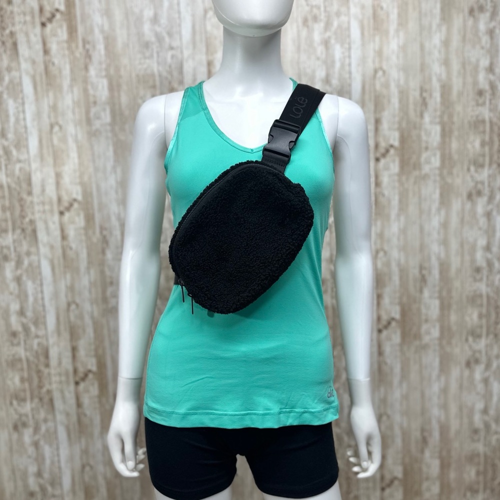 LOLË Sherpa Unisex Belt Bag